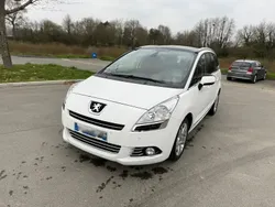 Blanc Utilisé 2012 Peugeot 5008 Allure Monospace | 7 800 € (Prix juste)