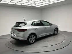 Gris Utilisé 2022 Renault Mégane IV Evolution Berline | 16 799 € (Prix juste)
