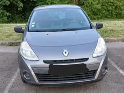 Gris Utilisé 2010 Renault Clio II Citadine | 4 000 € (Prix juste)