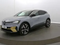 Gris Utilisé 2022 Renault Mégane Iconic Berline | 26 690 € (Prix juste)