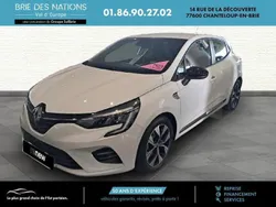 Blanc Utilisé 2022 Renault Clio V LIMITED Berline | 17 990 € (Prix juste)