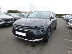 Gris cosmique métallisé Occasion 2025 Kia Niro Premium SUV | 33 250 € (Prix juste)