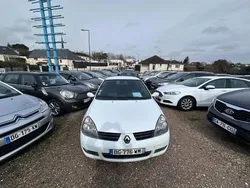 Blanc Utilisé 2007 Renault Clio II Authentique Berline | 2 300 € (Prix juste)