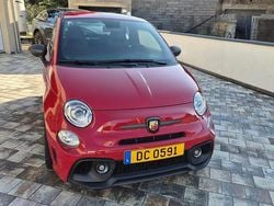 Rouge Utilisé 2024 Fiat 500 Abarth Citadine | 19 900 € (Prix juste)