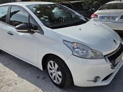 Blanc Utilisé 2015 Peugeot 208 Business-Line Citadine | 4 690 € (Super prix)