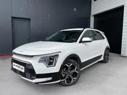 Blanc Utilisé 2023 Kia Niro Premium SUV | 29 490 € (Prix juste)