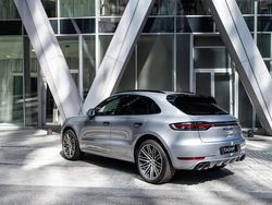 Gris Utilisé 2019 Porsche Macan Turbo SUV | 70 990 € (Prix assez cher)