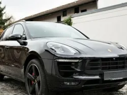 Noir Utilisé 2018 Porsche Macan Turbo Performance Package SUV | 73 000 € (Prix assez cher)
