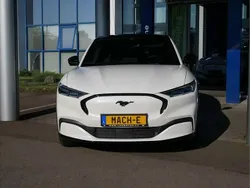 Blanc Nouvelle 2025 Ford Mustang Mach-E Extended Range SUV | 57 971 € (Prix cher)