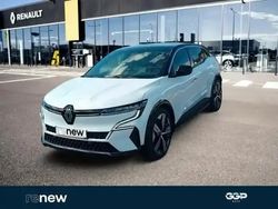 Blanc glacier / toit noir étoilé Occasion 2022 Renault Megane E-Tech Iconic SUV | 23 999 €