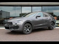 Gris Utilisé 2017 Maserati Levante SUV | 60 900 € (Prix cher)