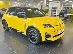 Jaune Utilisé 2024 Renault R5 Iconic Citadine | 34 990 € (Prix juste)