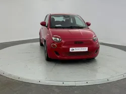 Rouge Utilisé 2022 Fiat 500e Red Citadine | 15 049 € (Prix assez cher)