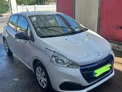 Blanc Utilisé 2015 Peugeot 208 Citadine | 6 000 €