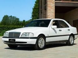 Blanc Occasion 1996 Mercedes C200 Berline | 15 500 €