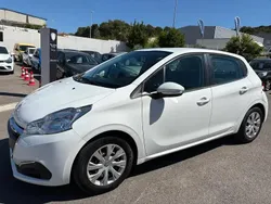Blanc Utilisé 2018 Peugeot 208 Premium Citadine | 8 490 €