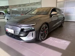 Gris daytona nacré Utilisé 2025 Audi e-tron Ambition SUV | 98 990 €