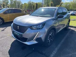 Gris Utilisé 2021 Peugeot e-2008 Allure SUV | 17 199 € (Prix juste)