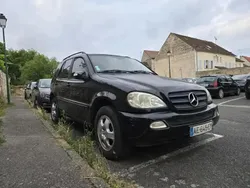 Noir Utilisé 2001 Mercedes ML270 Luxury SUV | 1 000 €
