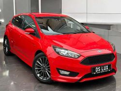 Rouge Utilisé 2017 Ford Focus ST-Line Berline | 8 990 € (Prix assez cher)