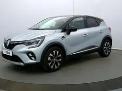 Gris Utilisé 2024 Renault Captur Techno SUV | 23 990 € (Prix juste)