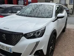 Utilisé 2020 Peugeot 2008 Allure SUV | 15 990 € (Prix juste)