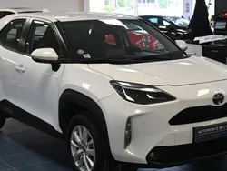 Blanc Utilisé 2023 Toyota Yaris Hybrid Design Citadine | 20 495 € (Prix juste)
