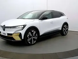 Blanc Utilisé 2022 Renault Mégane Iconic Berline | 25 590 € (Prix juste)