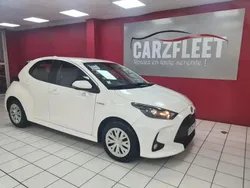 Blanc Utilisé 2021 Toyota Yaris Hybrid Business Edition Berline | 12 990 € (Bon prix)