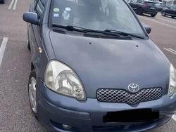 Gris Utilisé 2004 Toyota Yaris Berline | 3 850 €