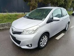 Gris Utilisé 2013 Toyota Yaris Active Berline | 5 800 € (Prix juste)