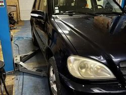 Utilisé 2004 Mercedes ML270 Luxury SUV | 2 300 €