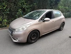 Beige Utilisé 2012 Peugeot 208 Allure Citadine | 2 550 € (Super prix)