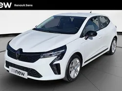 Blanc Nouvelle 2024 Renault Clio Evolution Van | 17 050 €