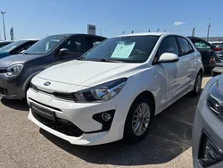 Blanc cã©leste Utilisé 2021 Kia Rio Active Berline | 12 699 € (Prix juste)