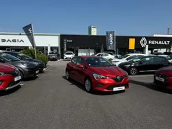 Rouge Utilisé 2021 Renault Clio V Zen Berline | 12 790 € (Prix juste)