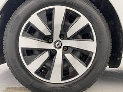 Blanc Utilisé 2023 Renault Clio V Evolution Citadine | 17 390 € (Prix juste)