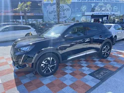 Noir Utilisé 2021 Peugeot e-2008 Allure SUV | 17 450 € (Prix juste)