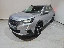 Gris Utilisé 2020 Peugeot e-2008 Allure SUV | 16 990 € (Prix juste)