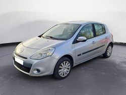 Gris Utilisé 2010 Renault Clio III Authentique Citadine | 4 690 €
