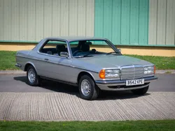 Argent Utilisé 1984 Mercedes 230 Coupé | 41 059 €