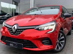 Rouge Utilisé 2023 Renault Clio V Berline | 17 900 € (Prix juste)