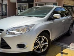 Gris Utilisé 2014 Ford Focus Trend Berline | 8 490 € (Prix juste)