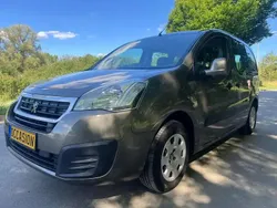 Gris Utilisé 2016 Peugeot Partner Tepee Monospace | 9 490 € (Bon prix)