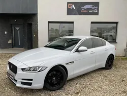 Blanc Utilisé 2017 Jaguar XE Pure Berline | 17 999 € (Prix juste)