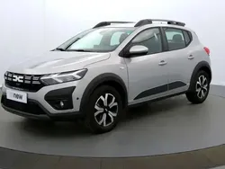 Gris Utilisé 2024 Dacia Sandero Expression Citadine | 15 490 € (Prix juste)