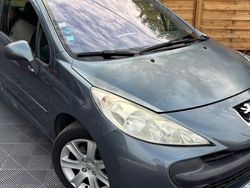 Utilisé 2006 Peugeot 207 Premium Citadine | 2 990 € (Prix juste)