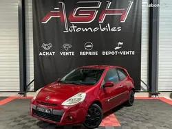 Rouge Utilisé 2010 Renault Clio II Berline | 5 490 € (Prix assez cher)