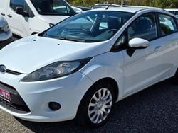 Blanc Utilisé 2011 Ford Fiesta Trend Citadine | 4 990 € (Prix juste)