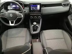 Gris Utilisé 2025 Renault Clio V Techno Berline | 18 490 € (Prix assez cher)